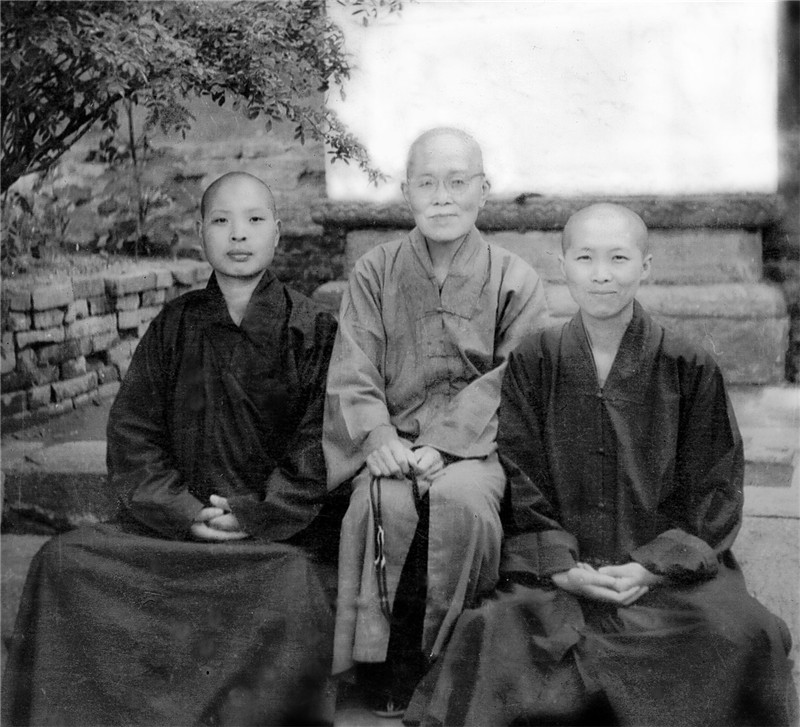 一九八三年老法师、如瑞法师、妙音法师安居留影2.jpg